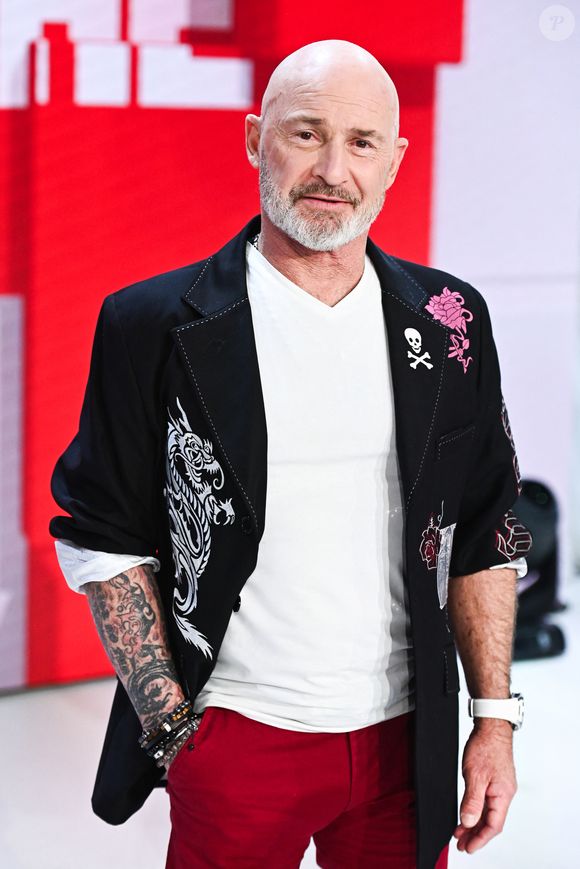 Info - Vincent Lagaf  grand-père depuis une semaine. Son fils unique Robin est devenu papa. - Exclusif - Vincent Lagaf - Enregistrement de l'émission Vivement dimanche consacrée à l'équipe du Splendid au studio Rive Gauche, présentée par M.Drucker, et diffusée le 2 mars sur France 3. Paris, le 21 février 2025. 
© Guillaume Gaffiot / Bestimage