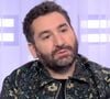 Mouloud Achour sur le plateau de "Clique" ce mercredi 23 avril 2025 face à Helena Bailly. (Capture d'écran).