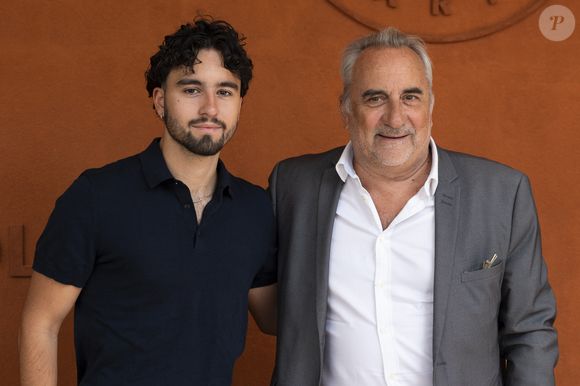 Antoine Duléry et son fils Lucien Duléry au Village lors des Internationaux de France de Tennis de Roland Garros 2025 (Jour 9), le 3 juin 2025 à Paris. 
© Moreau / Jacovides / Bestimage