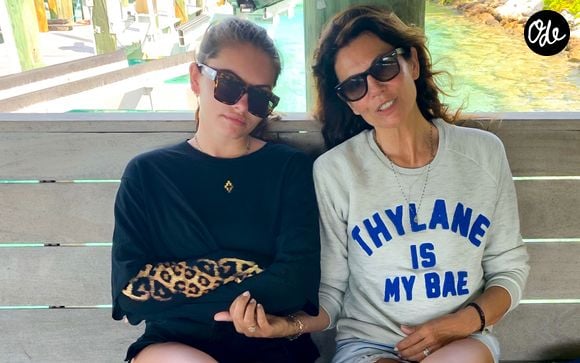 La jeune femme lui a notamment rappelé que "de là-haut, il te regarde et il voudrait te voir heureuse".

Thylane Blondeau et sa mère Véronika Loubry lors de leurs vacances en famille pour fêter les 18 ans de Thylane sur l'île de Staniel Cay, aux Bahamas, le 5 avril 2019. © AGENCE / BESTIMAGE