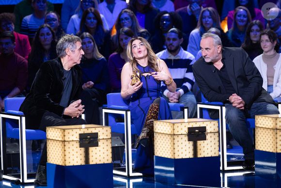 Exclusif - Julien Clerc, Julie Zenatti, Antoine Dulery lors de l'enregistrement de l'émission "La Boîte à secrets", présentée par F.Bollaert et diffusée le 2 janvier 2026 sur France 3, dans les studios du Lendit à Saint-Denis, France, le 1er décembre 2025. © Cyril Moreau/Bestimage