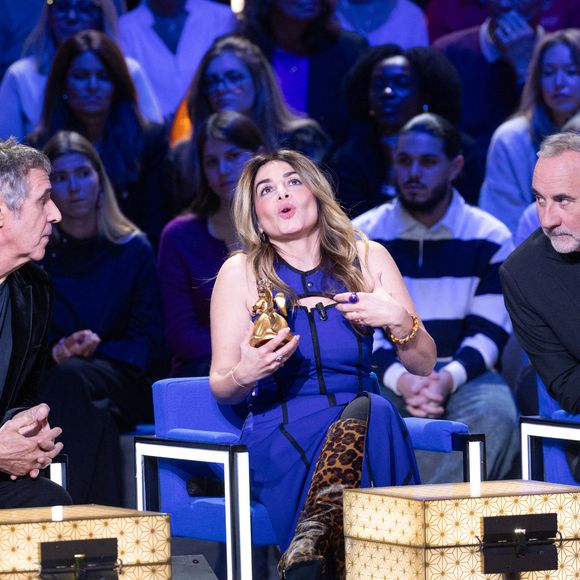 Exclusif - Julien Clerc, Julie Zenatti, Antoine Dulery lors de l'enregistrement de l'émission "La Boîte à secrets", présentée par F.Bollaert et diffusée le 2 janvier 2026 sur France 3, dans les studios du Lendit à Saint-Denis, France, le 1er décembre 2025. © Cyril Moreau/Bestimage