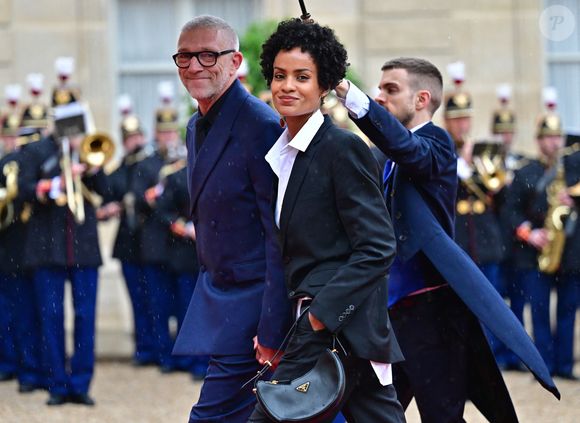 C'est à un dîner d'État à l'Elysée que le couple a brillé d'élégance. 

Vincent Cassel et sa compagne Narah Baptista - Arrivées des personnalités au dîner d’État en l’honneur du président brésilien et de sa femme au palais présidentiel de l’Élysée à Paris le 5 juin 2025.

© Christian Liewig / Bestimage