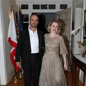 Exclusif -   Émilie Dequenne (en Dior) et son mari Michel Ferracci (en Fursac) arrivent à la maison de l'ambassadeur de Belgique à Los Angeles après la 95ème édition de la cérémonie des Oscars le 12 mars 2023. Elle est venue soutenir le film du réalisateur belge Lukas Dhont "Close" aux Oscars. Malheureusement, le film n'a pas été primé.