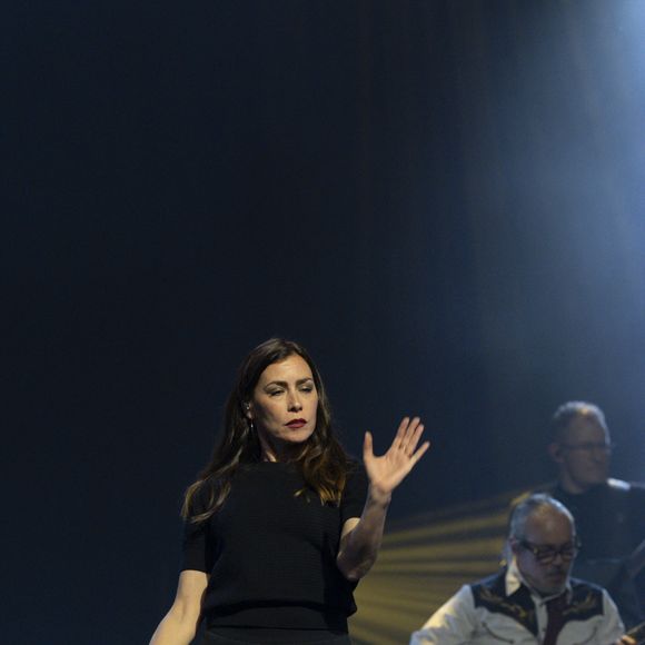 Olivia Ruiz sur scène lors de la soirée de gala de la Fondation Recherche Alzheimer- Paris 2026 à l'Olympia le 30 mars 2026. © Borde / Rindoff / Bestimage