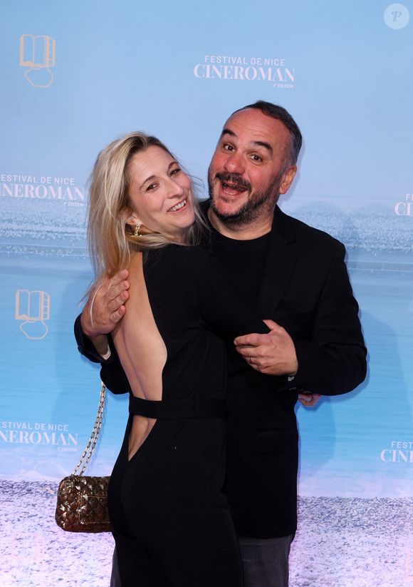 François-Xavier Demaison et sa femme Anaïs Tihay - Tapis rouge lors de la 7ème édition du festival Cinéroman à Nice le 1er Octobre 2025. © Bebert-Jacovides/Bestimage