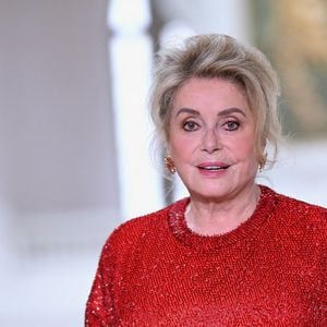 Catherine Deneuve assiste au défilé Chanel Haute Couture automne-hiver 2026/2027 dans le cadre de la Fashion Week de Paris, le 7 juillet 2026 à Paris, en France. Photo de Franck Castel/ABACAPRESS.COM