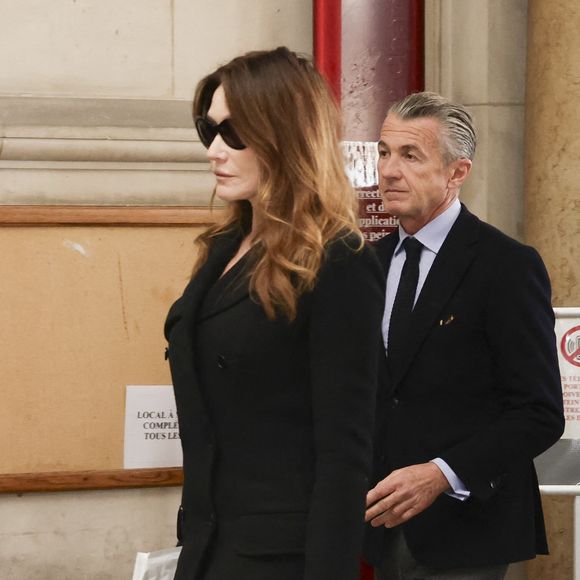 Carla Bruni-Sarkozy, Jean et Pierre Sarkozy et François Sarkozy quittent la Cour d'appel de Paris après que le parquet a demandé la libération sous contrôle judiciaire de Nicolas Sarkozy, qui est en prison depuis 20 jours suite à sa condamnation dans l'affaire du financement libyen de sa campagne présidentielle de 2007, Paris le 10 novembre 2025. © Jack Tribeca/Bestimage