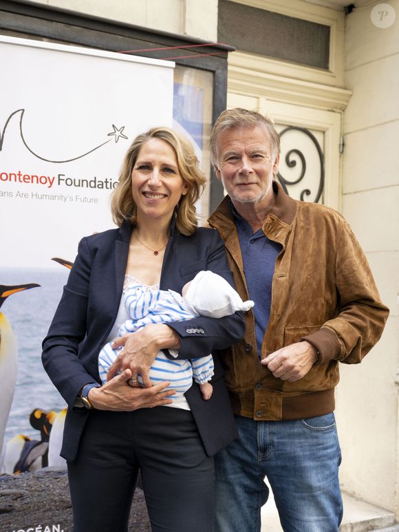 Maud Fontenoy (avec sa fille Elea) et Franck Dubosc lors de la cérémonie des prix pédagogiques pour l'Océan de la fondation Maud Fontenoy, au théâtre de l'Oeuvre, en compagnie de 300 enfants ayant participé au programme de la fondation. Paris, le 6 juin 2024.
© Pierre Perusseau/Bestimage