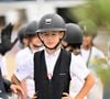 Mais elle n'est pas tout à fait seule pour autant
Giulia Sarkozy en reconnaissance sur le parcours - N.Sarkozy et sa femme C.Bruni viennent soutenir leur fille G.Sarkozy pendant l’épreuve Kids Cup L’Envol lors de la 10ème édition du "Longines Paris Eiffel Jumping" à la Plaine de Jeux de Bagatelle à Paris, France, le 21 juin 2024.
© Perusseau-Veeren/Bestimage