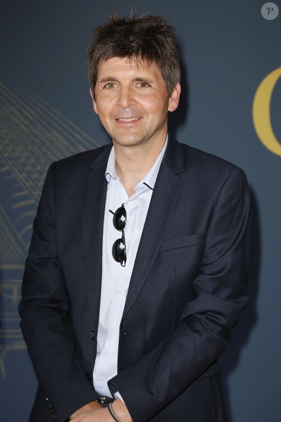 “Un documentaire qui a été diffusé au moment de la dissolution sur France 2. Et en ce moment, nous travaillons sur le portrait d’un artiste…”, ajoute-t-il

Thomas Sotto - Soirée de gala "Coeur Central" au profit de Terre d'Impact fonds de dotation de la FFT et de l'association Fête le Mur sur le Court Central Philippe Chatrier à Roland Garros, Paris le 5 juillet 2022. © Marc Ausset-Lacroix/Bestimage
