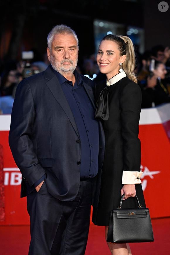 Sixtine est la fille de Frédéric Saldmann, médecin cardiologue, nutritionniste et chef d’entreprise français. Elle est née de son union avec Marie, de 19 ans sa cadette.

Luc Besson;Sarah Saldmann à la première du film "Dracula" de L.Besson lors de la 20ème édition du festival du film de Rome le 24 octobre 2025. Backgrid UK/ Bestimage