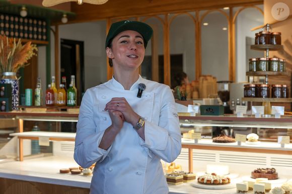 La meilleure pâtissière du monde Nina Métayer lors de l’inauguration de sa boulangerie-patisserie "Fournil par Nina" à La Rochelle, France, le 16 novembre 2024. Distinguée Pâtissière Mondiale 2023 par l’Union Internationale des Boulangers Pâtissiers et World’s Best Pastry Chef 2024 par les World’s 50’s Best, Nina Métayer ouvre deux établissements dans sa ville natale, "Le Fournil par Nina" et "Chez Paillat par Nina". © Jean-Marc Lhomer/Bestimage