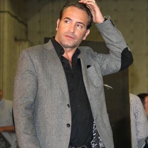 comme pouvait aussi le faire la star Jean Dujardin !

Jean Dujardin - L'équipe du film "The Artist" reçue par la mairie de Los Angeles en 2012