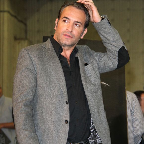 comme pouvait aussi le faire la star Jean Dujardin !

Jean Dujardin - L'équipe du film "The Artist" reçue par la mairie de Los Angeles en 2012