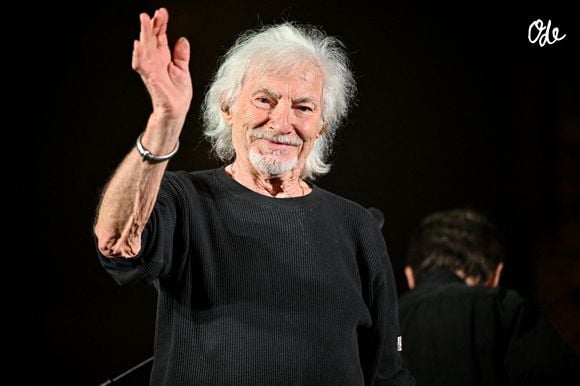 Photo d'archive montrant Hugues Aufray lors d'un concert à la Collégiale Sainte-Gertrude de Nivelles, en Belgique, le 27 octobre 2022. Photo : Julien Reynaud/APS-Medias/ABACAPRESS.COM