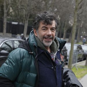 Remis en liberté, selon ses avocats, Stéphane Plaza a vu son appartement être perquisitionné. 
 Stéphane Plaza - Arrivées des invités à l'enregistrement de l'émission "Vivement Dimanche" au Studio Gabriel à Paris, France, le 3 mars 2022. L'émission sera diffusée le 13 mars 2022.
©Agence / Bestimage
