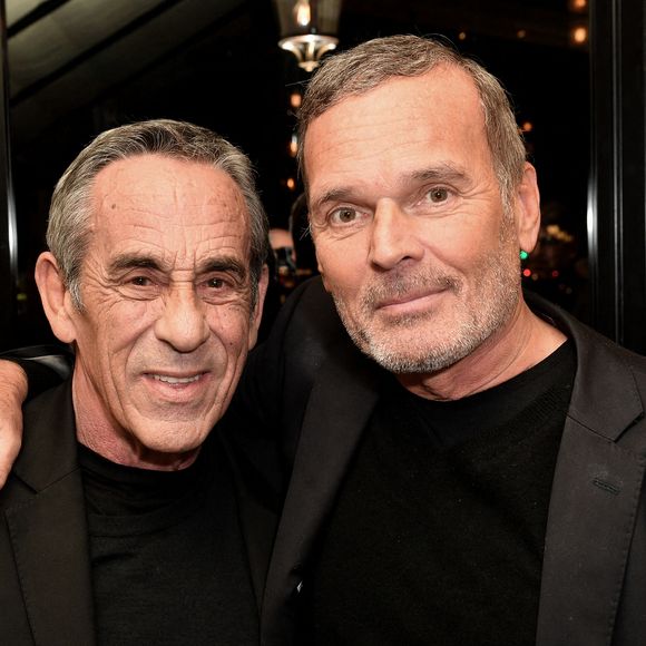 Exclusif - Thierry Ardisson, Laurent Baffie - Laurent Baffie fête son succès littéraire "1 Million de livres vendus" aux Deux Magots à Paris le 8 mars 2023. © Veeren/Bestimage