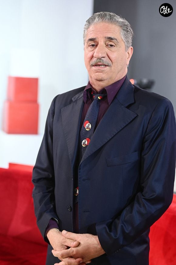 Simon Abkarian lors de l'enregistrement de l'émission Vivement dimanche édition spéciale intitulée 'Général de Gaulle' au studio Rive gauche, présentée par M.Drucker et diffusée le 11 octobre sur France 3, à Paris, France, le 30 septembre 2026. © Guillaume Gaffiot/Bestimage