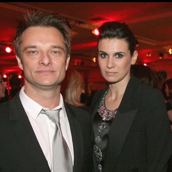 Alors que Cameron Hallyday fixe l'objectif avec un sourire discret, sa maman a tendrement posé sa tête sur l'une de ses épaules tout en l'observant avec fierté !

David Hallyday, sa femme Alexandra Pastor et Sylvie Vartant - Dîner de Gala de la mode contre le Sida au Pavillon d'Armenonville (RINDOFF-BELLAK / BESTIMAGE).