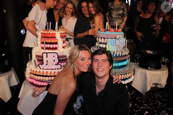 Exclusif - Véronica Thierry (directrice adjointe de l’Arc et son fils Noah à la soirée d’anniversaire de Véronica Thierry au club l’Arc Paris le 10 novembre 2025.
© Philippe Baldini / Bestimage