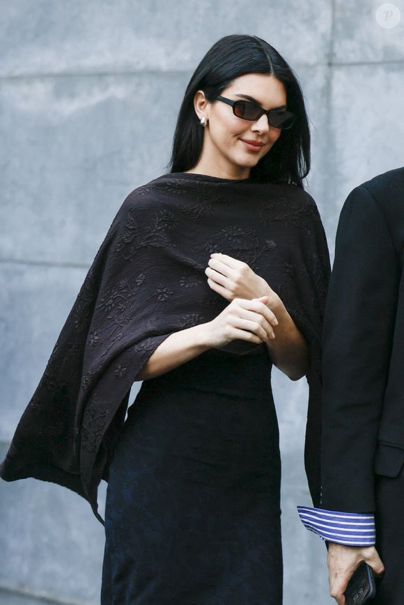 Couleurs, imprimés et pièces vintage donnent le ton d’un intérieur audacieux…


MILAN, ITALIE - 26 FÉVRIER : Kendall Jenner arrive au défilé Emporia Armani lors de la Semaine de la mode de Milan © Inc-Coolpix/Actionpress.com / Abacapress.com