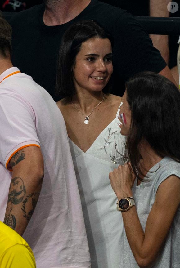 Lola Dumenil assiste a la course de son compagnon Florent Manaudou - Célébrités assistent aux épreuves de natation lors des Jeux Olympiques de Paris2024 (JO) le 2 aout 2024. © Perusseau-Jacovides/Bestimage