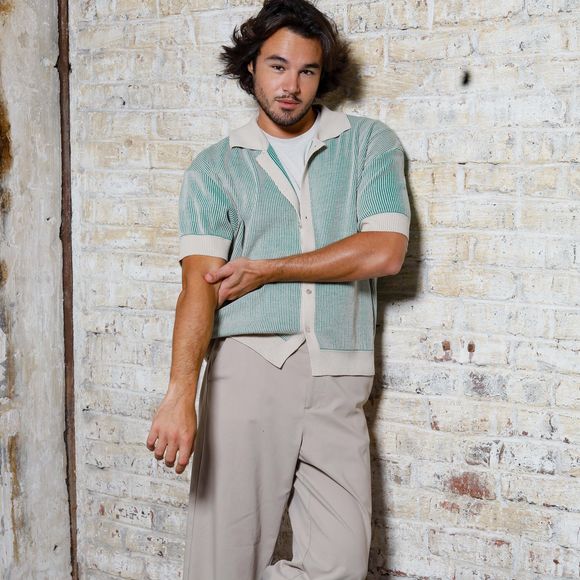 Exclusif - Anthony Colette en prise de vue studio en marge du tournage du clip "Je garde le sourire !" de l'association Laurette Fugain dans les Studios de l'Usine à Paris, France, le 19 septembre 2024. © Christophe Clovis/Bestimage