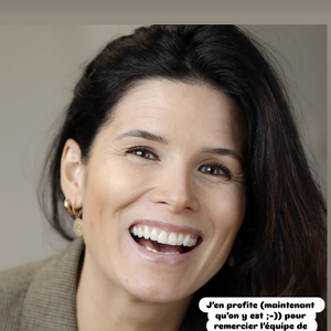 L’actrice a profité de ce message pour remercier l’équipe de "Simon Coleman" qui a facilité son tournage pendant la grossesse.

Flavie Péan et Arthur Jugnot ont accueilli leur premier enfant ensemble, une petite fille. Capture d'écran Instagram @peanflavie