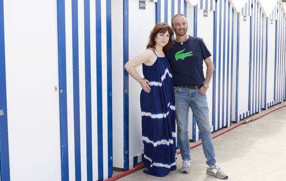 Emilie Dequenne et son mari Michel Ferracci - Photocall lors du 36ème festival du film de Cabourg, France, le 18 juin 2022. ©  Christophe Aubert/Bestimage