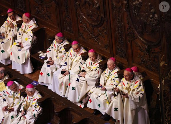 (241208) -- PARIS, 8 décembre 2024 Photo by Xinhua/ABACAPRESS.COM) -- Une cérémonie d'inauguration a lieu à la cathédrale Notre-Dame de Paris restaurée à Paris, en France, le 8 décembre 2024. Cinq ans après avoir été dévastée par un incendie, la cathédrale Notre-Dame de Paris restaurée a officiellement rouvert ses portes samedi lors d'une grande cérémonie d'inauguration à laquelle ont assisté des dirigeants du monde entier, des croyants et des non-croyants. Photo by Xinhua/ABACAPRESS.COM/Gao Jing)