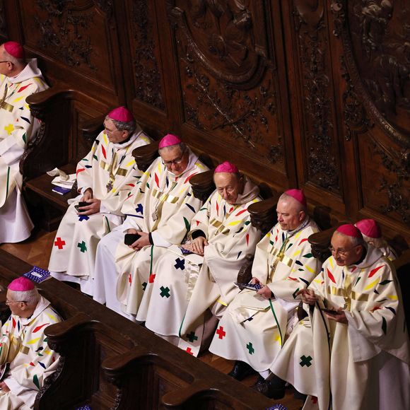 (241208) -- PARIS, 8 décembre 2024 Photo by Xinhua/ABACAPRESS.COM) -- Une cérémonie d'inauguration a lieu à la cathédrale Notre-Dame de Paris restaurée à Paris, en France, le 8 décembre 2024. Cinq ans après avoir été dévastée par un incendie, la cathédrale Notre-Dame de Paris restaurée a officiellement rouvert ses portes samedi lors d'une grande cérémonie d'inauguration à laquelle ont assisté des dirigeants du monde entier, des croyants et des non-croyants. Photo by Xinhua/ABACAPRESS.COM/Gao Jing)