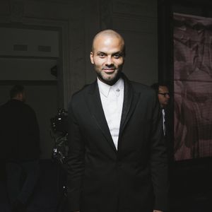 Tony Parker au Front Row du défilé Messika Collection Prêt-à-Porter Printemps-Été 2026 lors de la Fashion Week de Paris (PFW), au Musée des Arts décoratifs, à Paris, France, le 3 octobre 2026. © Sam Delpech/Bestimage