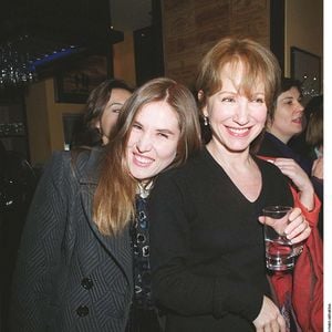 Mathilde Seigner, Nathalie Baye, Café Indigo, Paris, Artmedia, plan américain.
BERTRAND RINDOFF PETROFF / BESTIMAGE