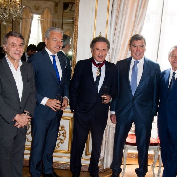 François Pirette, Salvatore Adamo, Didier Reynders, Michel Drucker, Eddy Merckx, Jacky Ickx, Eric-Emmanuel Schmitt - Michel Drucker élevé au rang de commandeur de l'Ordre de la Couronne lors d'une cérémonie qui a eu lieu au palais d'Egmont à Bruxelles le 27 juin 2014 Frederic Andrieu / Bestimage