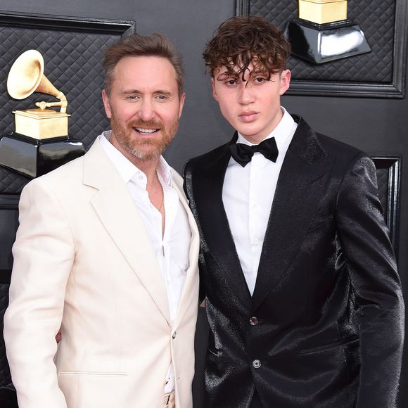 David Guetta et son fils Tim Elvis au photocall de la 64ème édition des Grammy Awards au MGM Grand Garden à Las Vegas le 3 avril 2022.

© Broadimage / Bestimage