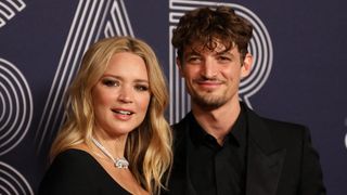 Virginie Efira : Retrouvailles avec Niels Schneider dans un archipel de rêve, un séjour luxueux qu'ils ne sont pas près d'oublier