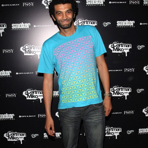 Ramzy Bedia pose lors de la soirée de lancement de 'Smoker Production' au Milliardaire à Paris, France, le 31 juin 2009. Photo by Marco Vitchi/ABACAPRESS.COM
