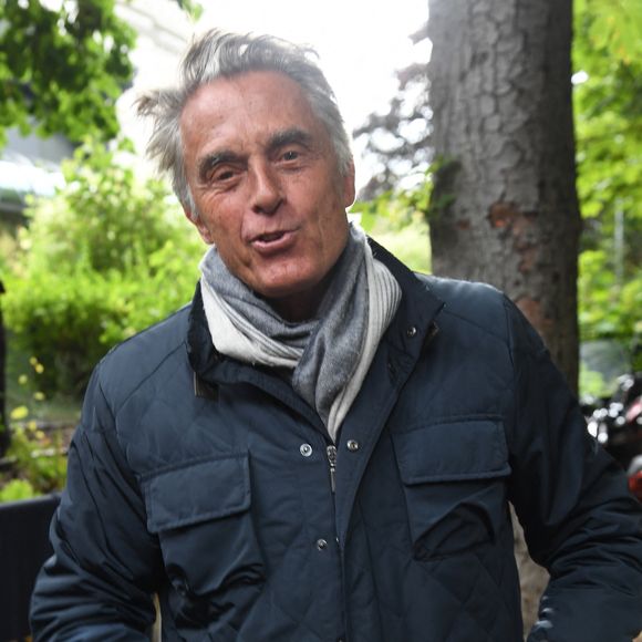 Gérard Holtz arrive de l'enregistrement de l'émission "Vivement Dimanche Prochain" qui sera diffusée le 19 juin 2022 au studio Gabriel à Paris, France, le 7 juin 2022. © Giancarlo Garassini/Bestimage