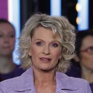 Une marque que Sophie Davant semble affectionner particulièrement.

Sophie Davant - Les célébrités se mobilisent pour la 38ème édition du Téléthon dans les studios de France 2 à Paris © Coadic Guirec / Bestimage