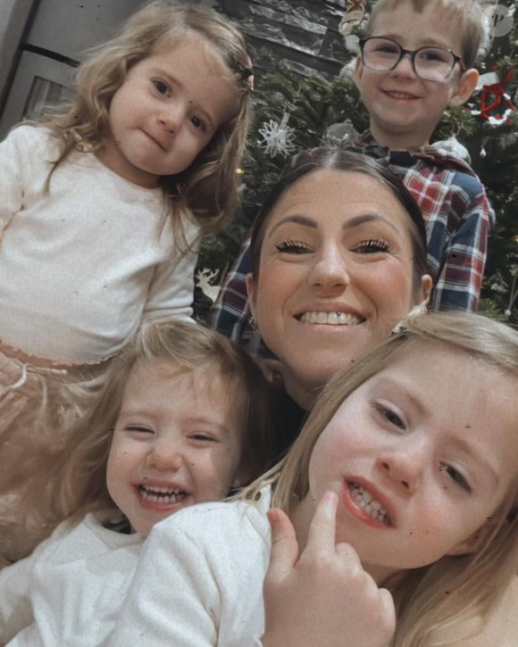 Les amoureux avaient déjà accueillis un an auparavant un petit garçon.

Laetitia Provenchère de "Familles nombreuses"