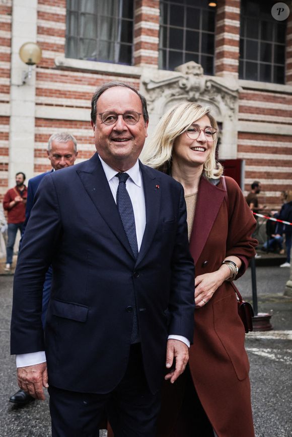 François Hollande a fait l'acquisition de cette maison en 2018

L'ancien président français, membre du Parti socialiste de gauche (PS) et candidat de la coalition de gauche Nouveau Front Populaire (NFP) dans le département de la Corrèze, François Hollande et son épouse, l'actrice française Julie Gayet, quittent un bureau de vote après avoir voté au premier tour des élections législatives à Tulle, dans le centre de la France, le 30 juin 2024. Photo de Thibaud Moritz/ABACAPRESS.COM