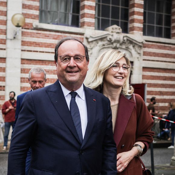 François Hollande a fait l'acquisition de cette maison en 2018

L'ancien président français, membre du Parti socialiste de gauche (PS) et candidat de la coalition de gauche Nouveau Front Populaire (NFP) dans le département de la Corrèze, François Hollande et son épouse, l'actrice française Julie Gayet, quittent un bureau de vote après avoir voté au premier tour des élections législatives à Tulle, dans le centre de la France, le 30 juin 2024. Photo de Thibaud Moritz/ABACAPRESS.COM