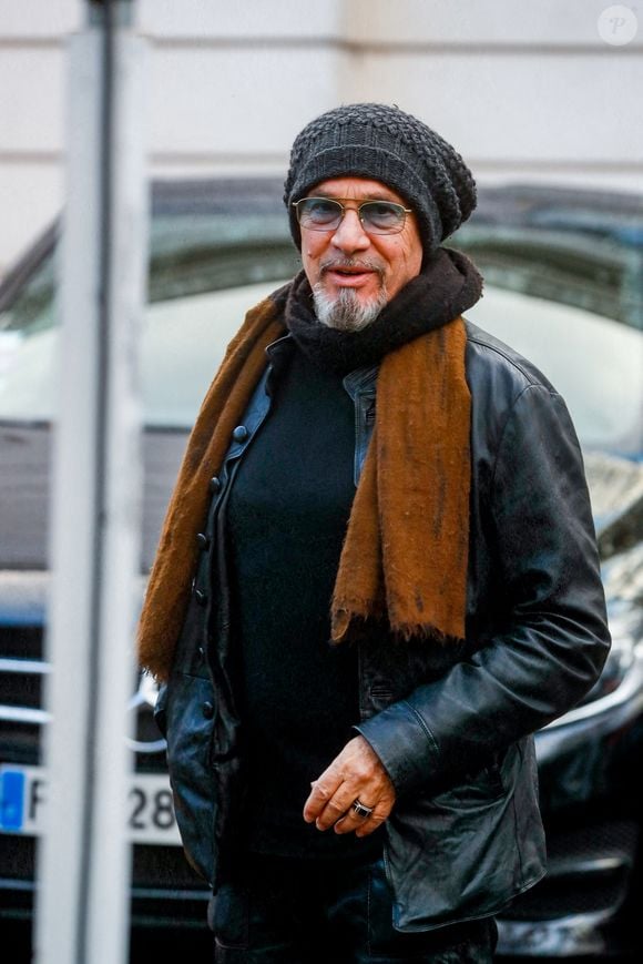 Florent Pagny arrive pour l'enregistrement de l'émission "Vivement Dimanche", présentée par M.Drucker et diffusée sur France 3 le 26 novembre, au Studio Gabriel à Paris, France, le 14 novembre 2023. © Christophe Clovis/Bestimage
