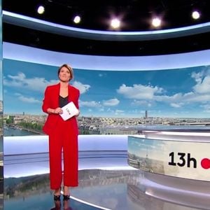 Mélanie Taravant, joker de Julian Bugier au journal télévisé de 13 heures sur France 2, lundi 20 octobre 2025.