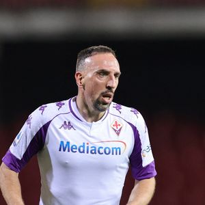Franck Ribéry est une légende vivante du football français

Franck Ribéry - Match de football en Serie A Benevento contre Fiorentina (1-4) au stade Ciro Vigorito à Benevento.
© Inside / Panoramic / Bestimage
