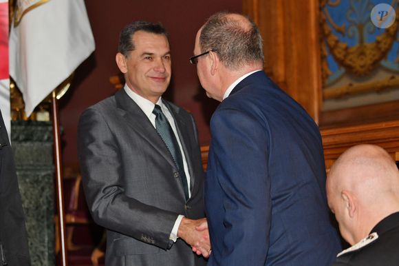 Jean-Raymond Gottlieb, commandant de la D.R.I de Monaco (père de Camille Gottlieb), et le prince Albert II de Monaco durant la traditionnelle cérémonie des voeux de la Sûreté Publique de Monaco le 22 janvier 2019. © Bruno Bebert / Bestimage