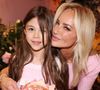 Maman de la petite Nina, 7 ans, née de son précédent mariage avec l’homme d’affaires André Ohanian, la Slovaque met un point d’honneur à ne pas précipiter les choses...
Adriana Karembeu et sa fille Nina assistent au Lenotre Cocktail By Adriana Karembeu qui se tient au Pre Catelan à Paris le 29 avril 2025 à Paris, France. Photo par Jérôme Domine/ABACAPRESS.COM.
