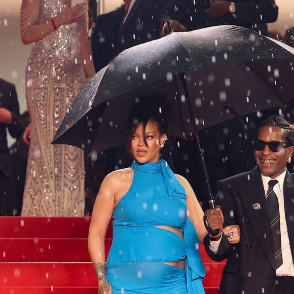 ASAP Rocky et sa femme Rihanna (enceinte) - Descente des marches du film « Highest 2 Lowest » lors du 78ème Festival International du Film de Cannes, au Palais des Festivals à Cannes. Le 19 mai 2025
© Jacovides-Moreau / Bestimage
