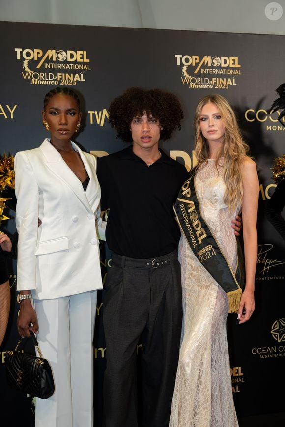 Brenda Nlate, Axel Kwenkeu et Suzy Pemmers lors de la 21ème édition du concours de beauté "Top Model International" dans la salle des Étoiles du Sporting de Monte-Carlo, Monaco, le 174 mai 2025. © Martin Bousseau/Bestiamge